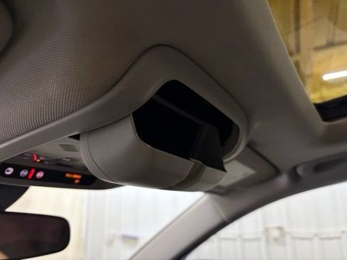 Used 2018 Chevrolet Equinox LT w/ Sun & Infotainment Package FWD image 32