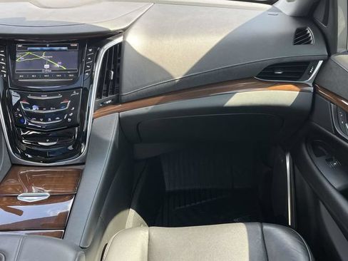 Used 2020 Cadillac Escalade Luxury w/ Escalade Sport Edition AWD/4WD image 20