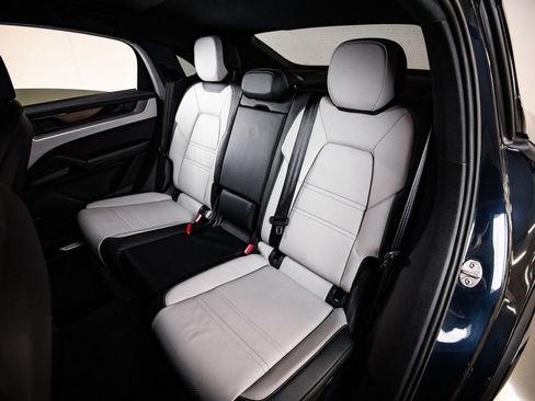 Certified 2024 Porsche Cayenne Coupe AWD/4WD image 24