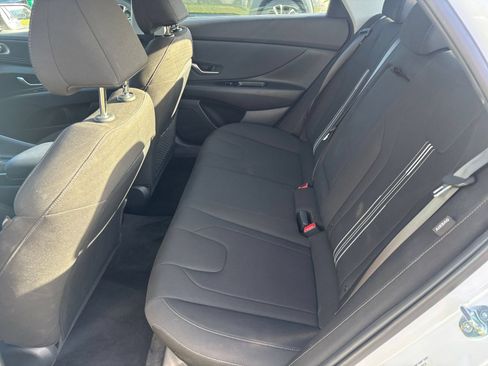 Used 2025 Hyundai Elantra SEL FWD image 27