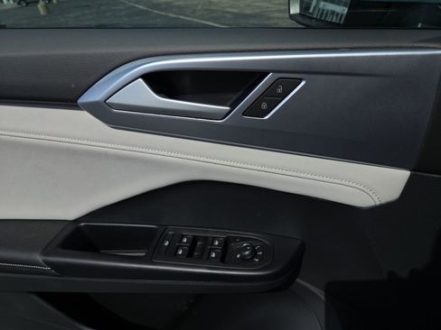 New 2026 Volkswagen Taos SE FWD image 21