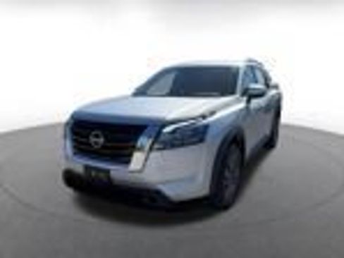 Used 2025 Nissan Pathfinder SV FWD image 14