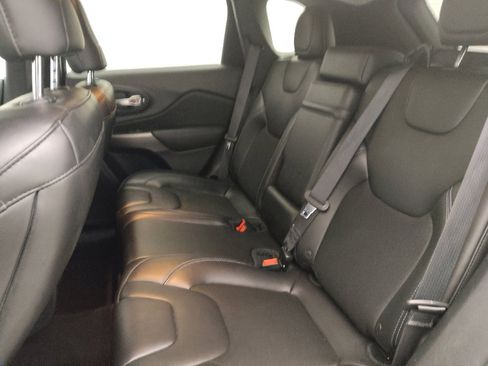 Used 2019 Jeep Cherokee Latitude Plus image 18