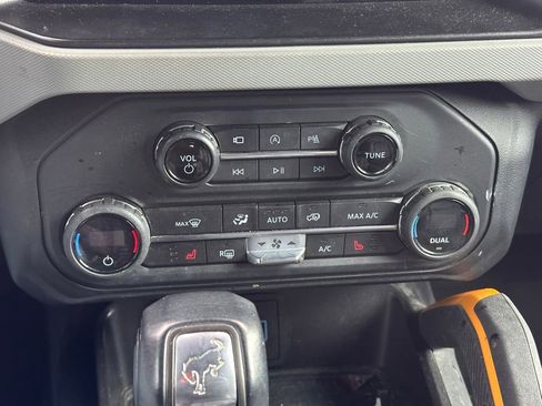 Used 2021 Ford Bronco Badlands image 32