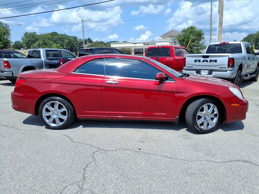 Used 2010 Chrysler Sebring Limited FWD image 3