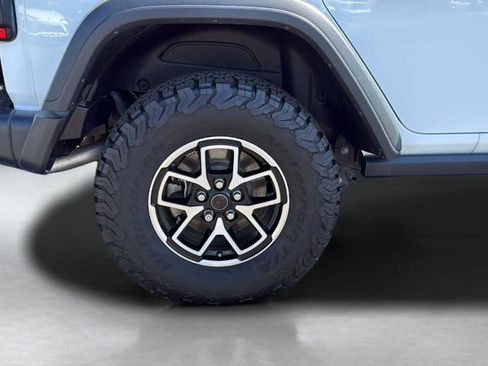 Used 2024 Jeep Wrangler Rubicon w/ Safety Group image 17