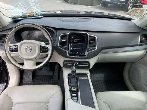 Used 2020 Volvo XC90 T6 Momentum AWD/4WD image 4
