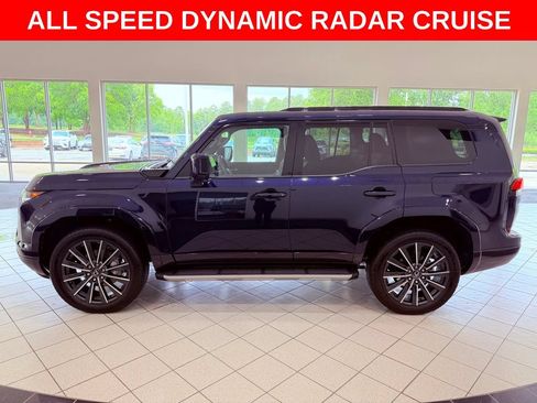 Used 2024 Lexus GX 550 w/ Accessory Package (2T) AWD/4WD image 4