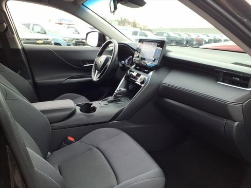 Used 2022 Toyota Venza LE image 19
