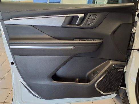 Used 2025 Buick Enclave Preferred FWD image 23