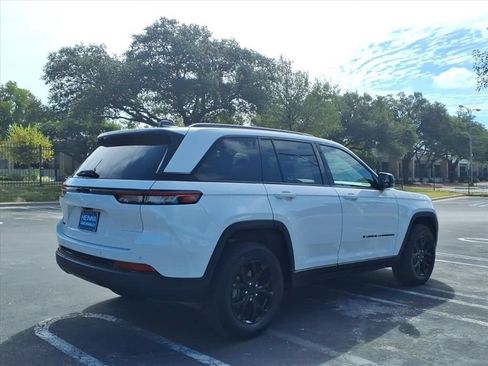 Used 2024 Jeep Grand Cherokee Altitude AWD/4WD image 5