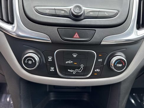 Used 2020 Chevrolet Equinox LS FWD image 30