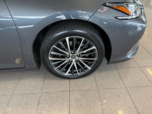 Used 2023 Lexus ES 350 w/ Premium Package image 10