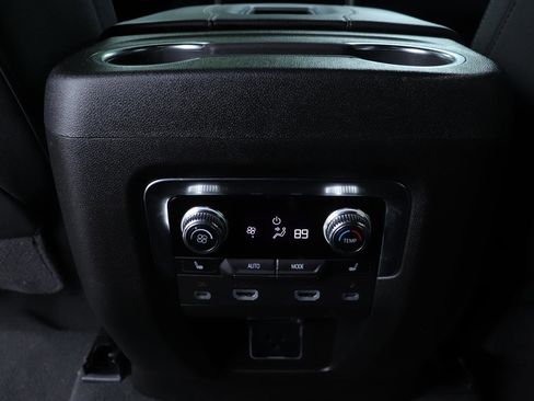 Used 2024 GMC Yukon SLT w/ SLT Luxury Package AWD/4WD image 29