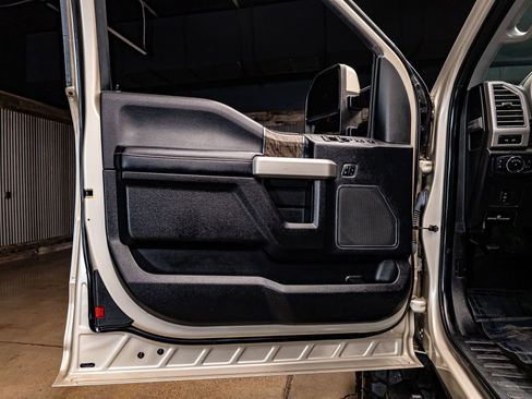 Used 2017 Ford F350 Lariat image 22