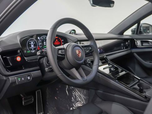 New 2026 Porsche Panamera 4 image 4