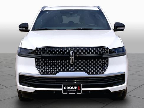 New 2026 Lincoln Navigator L Reserve AWD/4WD image 3