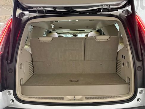 Used 2020 Cadillac Escalade Luxury AWD/4WD image 16