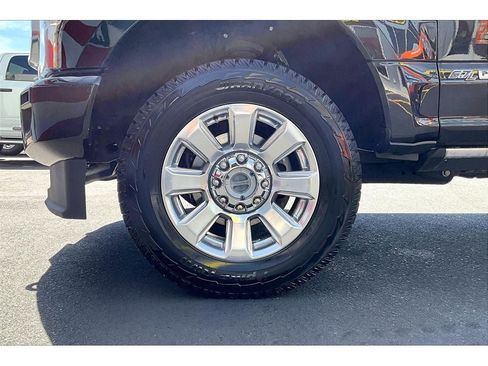 Used 2022 Ford F350 Platinum AWD/4WD image 9