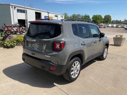 Used 2020 Jeep Renegade Latitude w/ Cold Weather Group AWD/4WD image 7