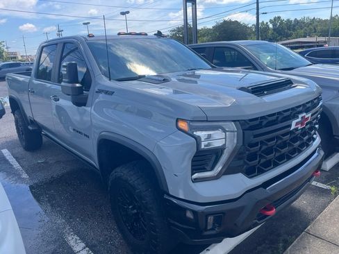 Used 2024 Chevrolet Silverado 2500 ZR2 w/ Technology Package AWD/4WD image 1
