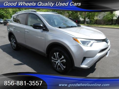 Used 2016 Toyota RAV4 LE FWD image 3