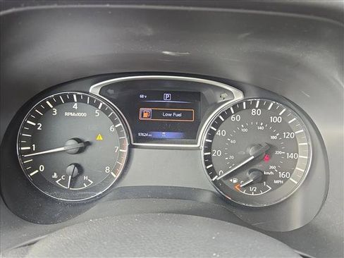 Used 2018 Nissan Pathfinder SV image 11