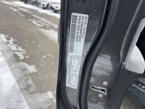 Used 2023 Jeep Compass Latitude w/ Convenience Group image 32