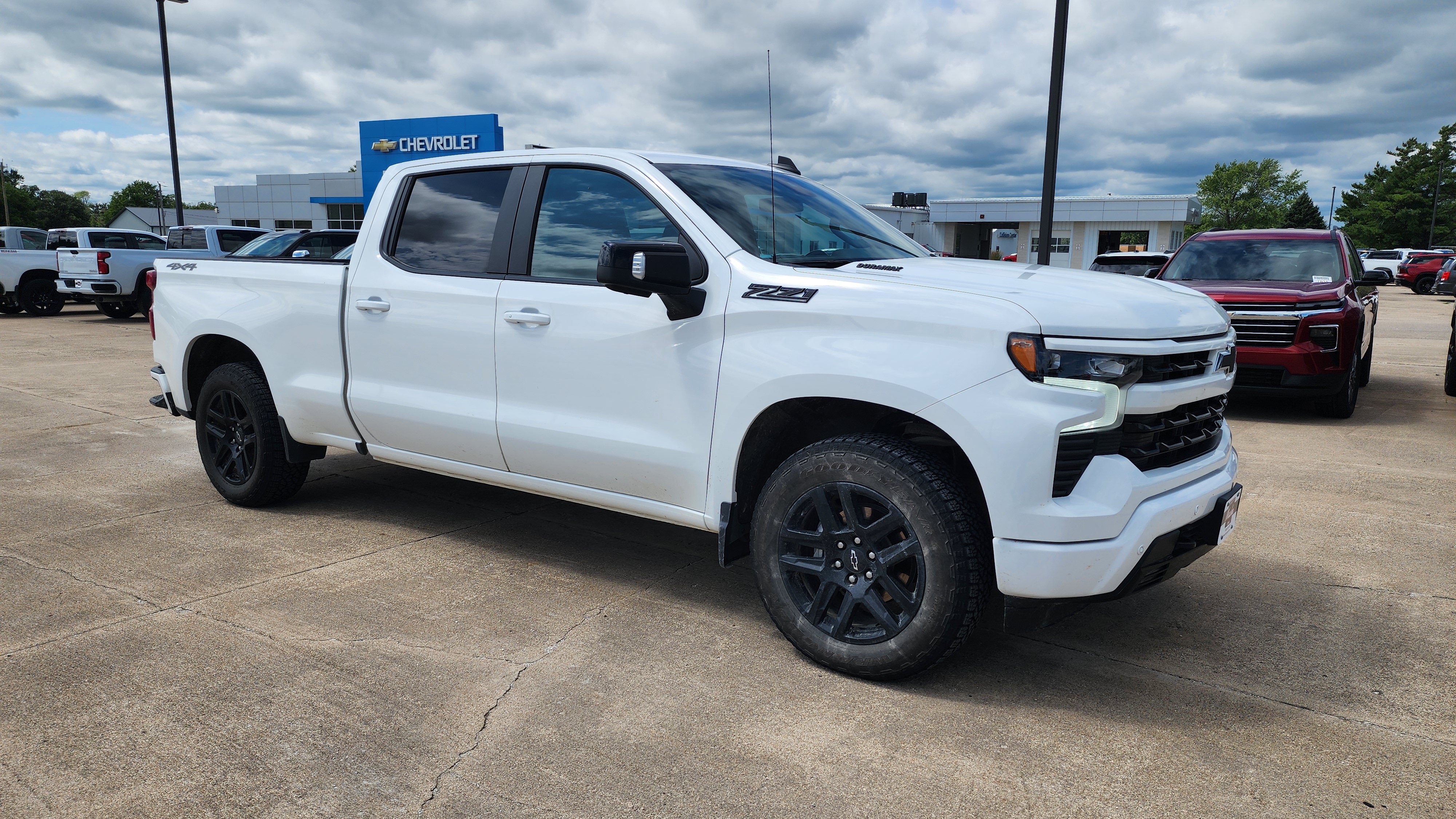 Used 2026 Chevrolet Silverado 1500 RST w/ Dark Appearance Package AWD/4WD image 2