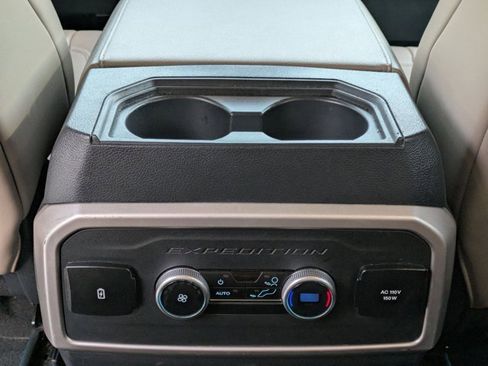 Used 2024 Ford Expedition Max XLT image 19