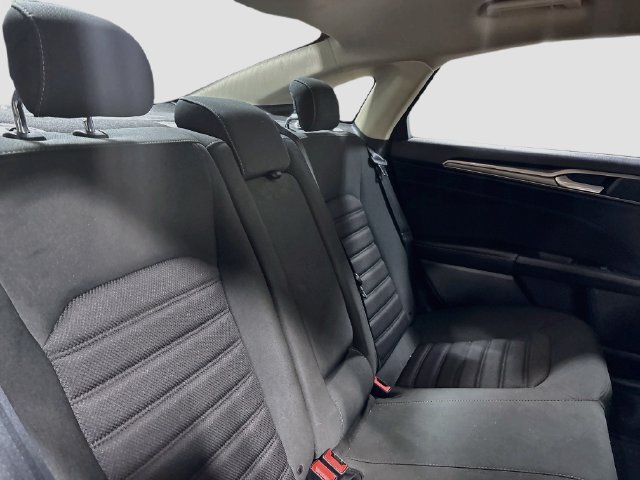Used 2019 Ford Fusion SE FWD image 21