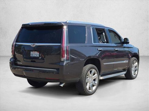 Used 2017 Cadillac Escalade Luxury RWD image 5
