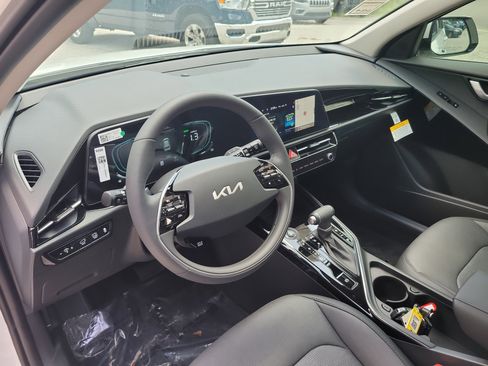New 2025 Kia Niro SX image 22