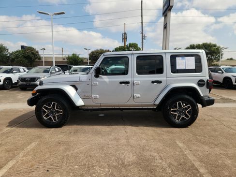 Used 2024 Jeep Wrangler Unlimited Sahara AWD/4WD image 5