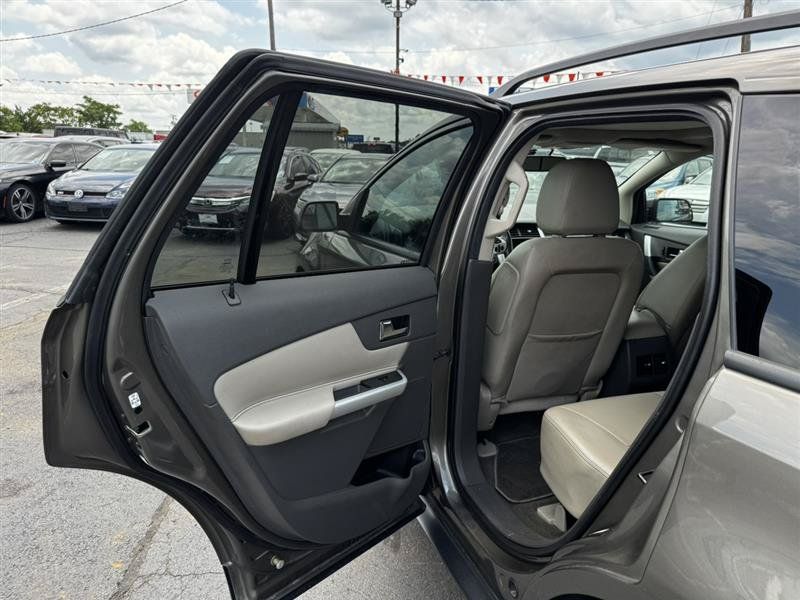 Used 2013 Ford Edge SEL FWD image 16
