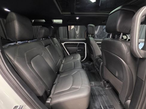 Used 2025 Land Rover Defender 110 S image 36