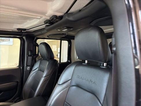 Used 2021 Jeep Wrangler Unlimited Sahara w/ Uconnect 4C Nav & Sound Group AWD/4WD image 14