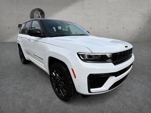 New 2026 Jeep Grand Cherokee Summit AWD/4WD image 4