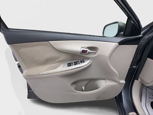 Used 2011 Toyota Corolla LE FWD image 18
