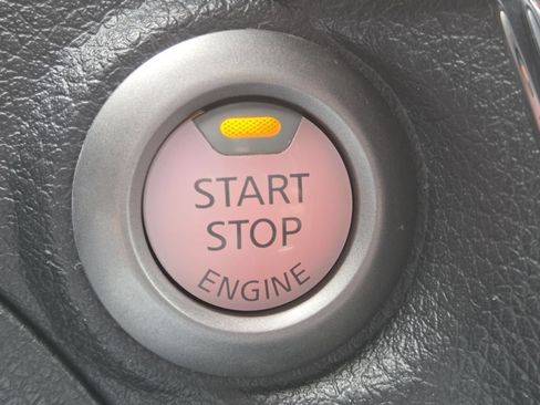 Used 2013 Nissan Sentra SR w/ Premium Pkg FWD image 12