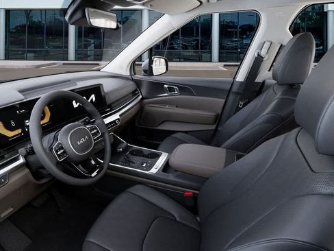 New 2026 Kia Carnival FWD image 17