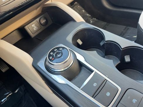 Used 2022 Ford Escape SE image 26