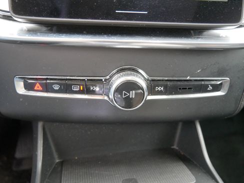 Used 2025 Volvo XC90 B5 Plus image 19