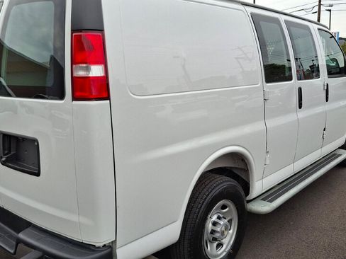 Used 2025 Chevrolet Express 2500 w/ Driver Convenience Package RWD image 6