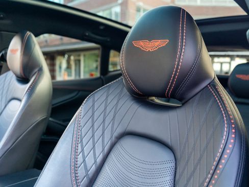 Used 2022 Aston Martin DBX image 12