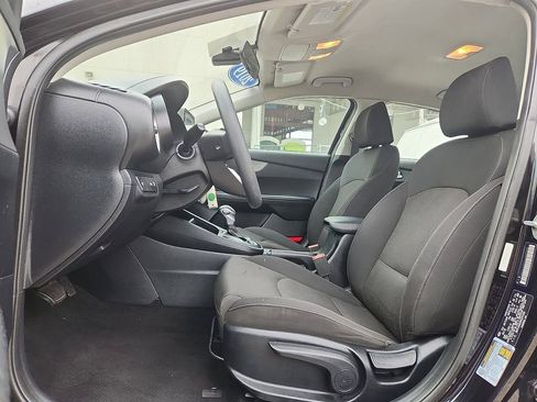 Used 2019 Kia Forte LXS FWD image 8