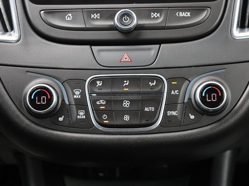 Used 2018 Chevrolet Malibu Hybrid w/ Leather Package FWD image 39