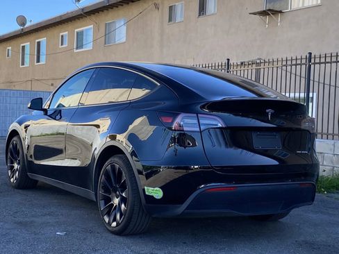 Used 2023 Tesla Model Y Long Range image 2