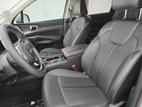 Used 2025 Kia Sorento S w/ Panoramic Sunroof Package image 15