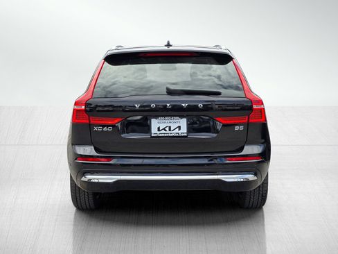 Used 2023 Volvo XC60 B5 Plus FWD image 5